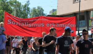 Transparent des Kommunistischen StudentInnenverbands: "Widerstand organiseren, Gegenmacht aufbauen, Sozialismus erkämpfen"